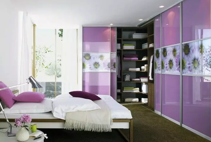 Nurgakapid magamistoas (79 fotot): väikeste sisseehitatud peade ja modulaarsete kappide disaini ideed peegliga, nurkade riidekappide joonised 9942_72
