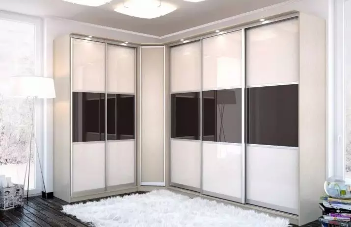 Nurgakapid magamistoas (79 fotot): väikeste sisseehitatud peade ja modulaarsete kappide disaini ideed peegliga, nurkade riidekappide joonised 9942_73