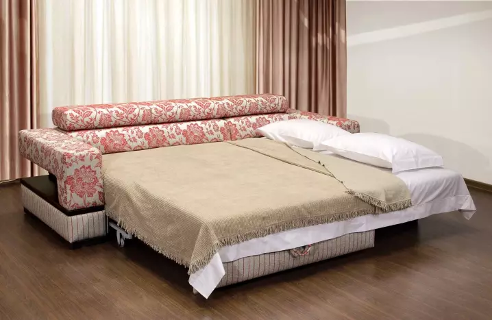 Спална соба софи (48 фотографии): Дизајн на мали софи со софа и софа кревети, високи аголни софи во внатрешноста на спалната соба, модели со модерни постелнина и други опции 9946_25