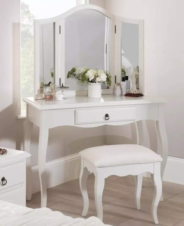 Truma dan Troll di kamar tidur: Dimensi cermin sudut, getaran putih dan model nuansa lain 9952_16