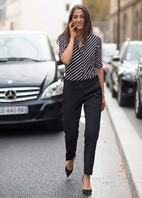 Klassikaline püksid Naine 2021 (70 fotot): Moodsad mudelid, millega seljas, kaasaegne naiste püksid klassikaline alternatiivne 995_48