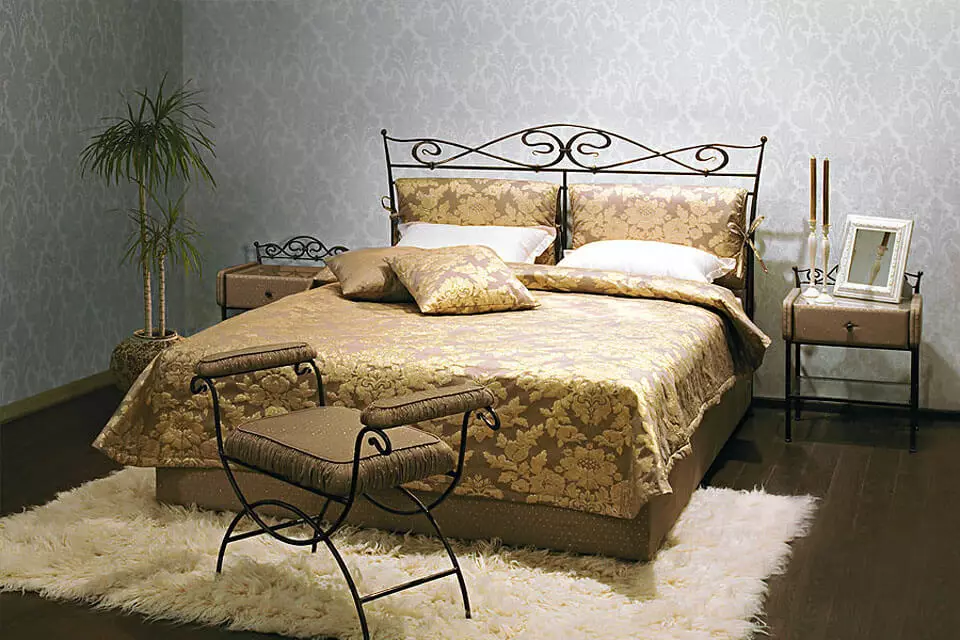 Спални за спалната соба: Димензии на високи суспендирани модели, тесни бели штандови, висински стандарди за стакло и други модели 9960_56
