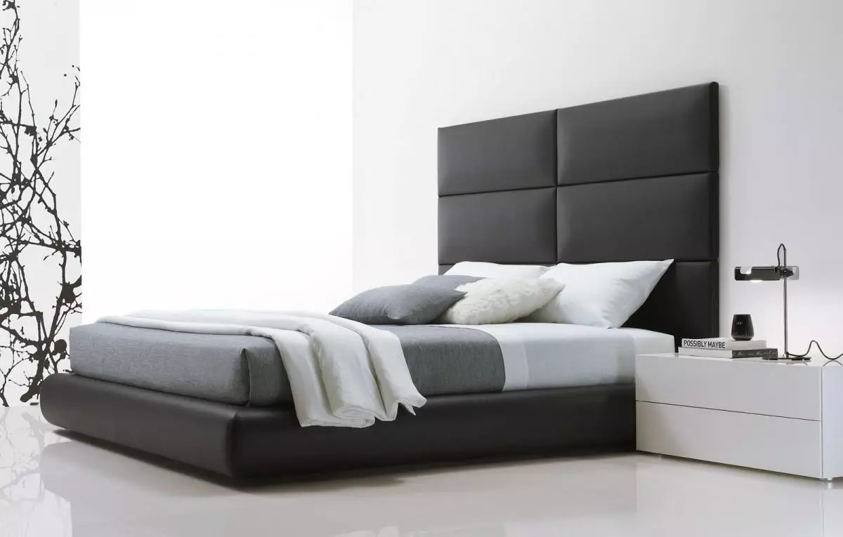 Спални за спалната соба: Димензии на високи суспендирани модели, тесни бели штандови, висински стандарди за стакло и други модели 9960_77
