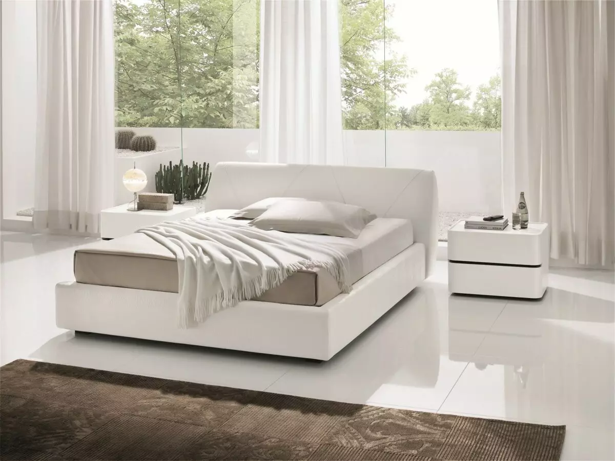 Спални за спалната соба: Димензии на високи суспендирани модели, тесни бели штандови, висински стандарди за стакло и други модели 9960_90