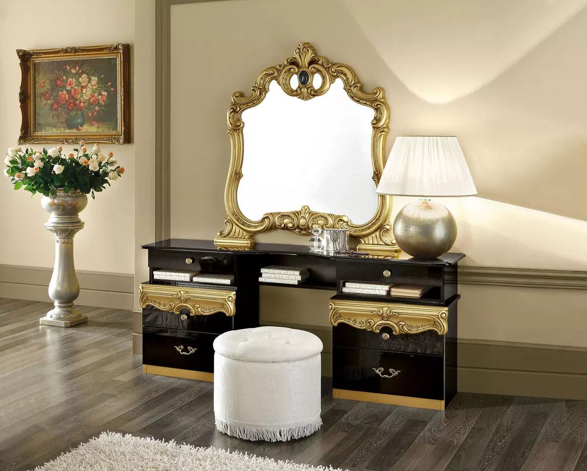 Guļamistabas tualetes galdi (54 fotogrāfijas): austiņas ar karājas tualetes galdu ar spoguli, izmēri un leņķa galda dizains, balts konsole interjerā 9962_34