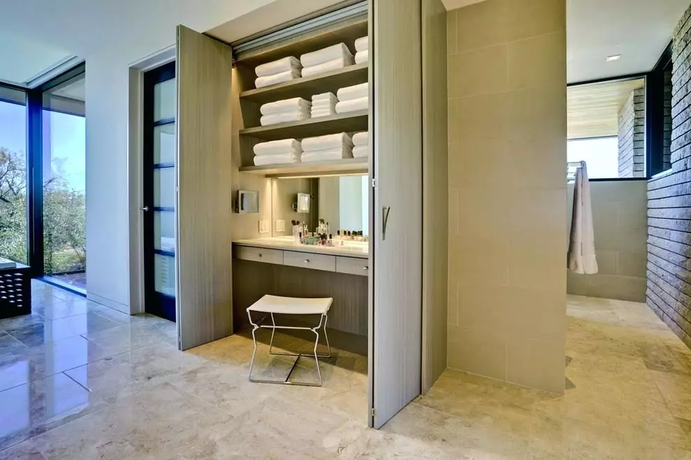 Slaapkamer toilet tafels (54 foto's): Headset met 'n hang toilet tafel met 'n spieël, groottes en ontwerp van die hoek tafel, 'n wit konsole in die binneland 9962_37
