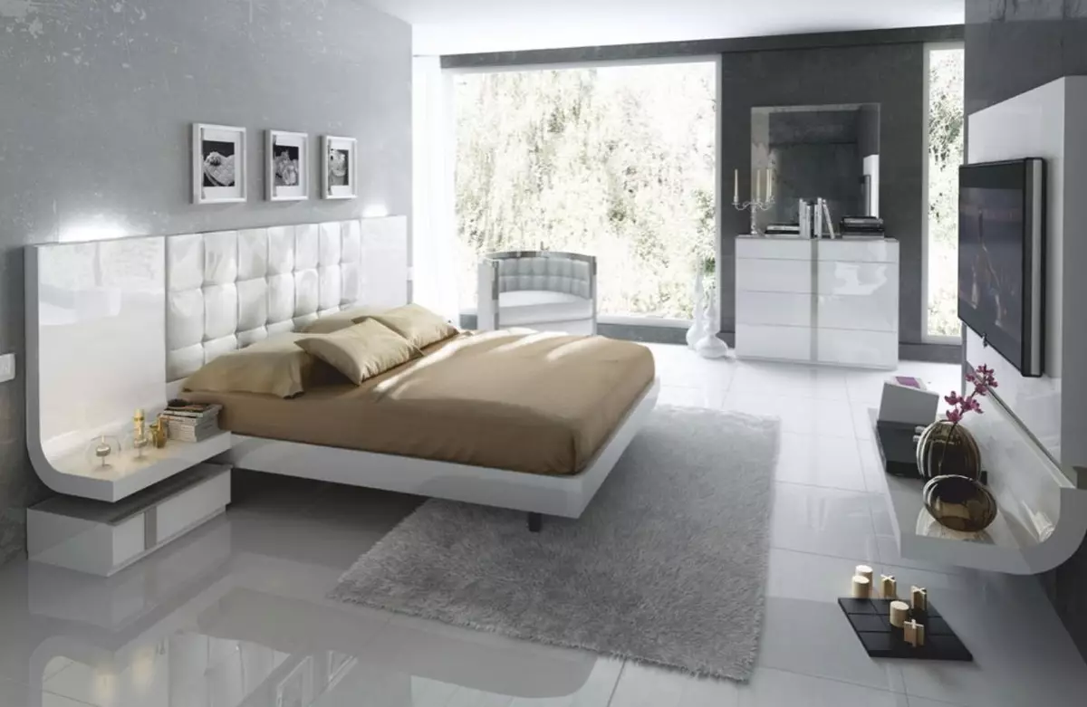 Magamistuba valge voodiga (40 fotot): ilusad näited sisekujundusest koos voodiga Eco-puu ja rauavalge 9963_11