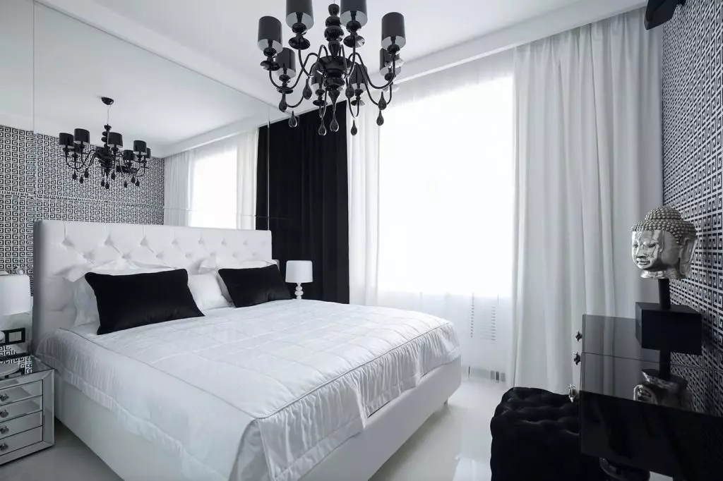 Dormitor cu un pat alb (40 fotografii): Exemple frumoase de design interior cu un pat din eC-arbore și fier de fier 9963_27