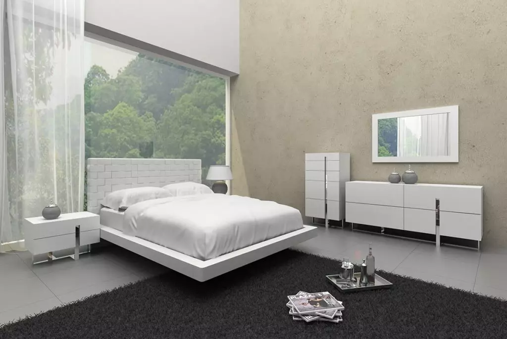 Slaapkamer met 'n wit bed (40 foto's): Pragtige voorbeelde van interieurontwerp met 'n bed van eko-boom en yster wit 9963_28