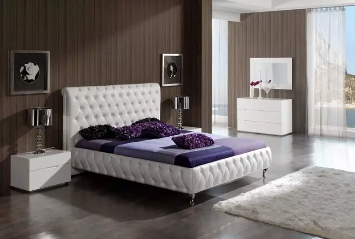 Spavaća soba s bijelom krevetu (40 fotografija): Prekrasna primjeri enterijera sa krevetom od eko-drvo i željezo bijele 9963_40