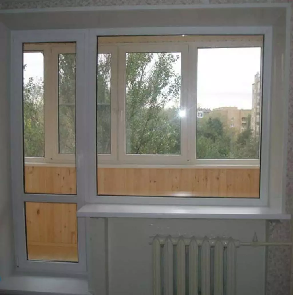 Porte balcone: larghezza della porta in plastica standard, altezza dell'altezza della porta del PVC sul balcone nella casa del pannello 9969_11