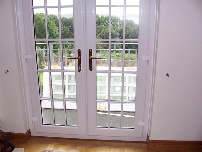 Puertas de balcón: ancho de puerta de plástico estándar, estandarte de altura de puerta de PVC en balcón en casa de panel 9969_13