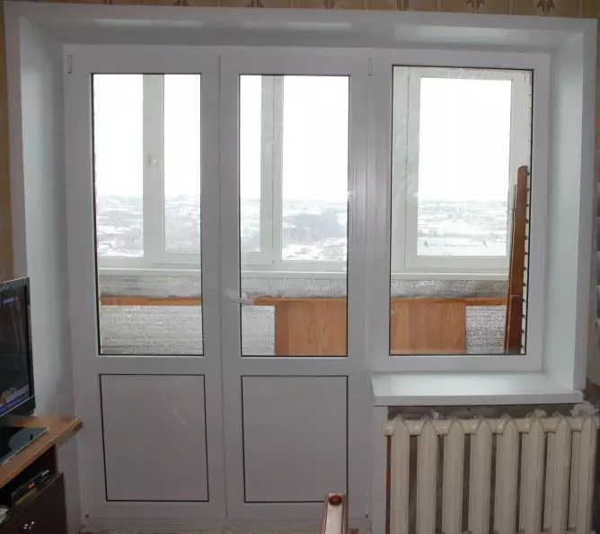 Porte balcone: larghezza della porta in plastica standard, altezza dell'altezza della porta del PVC sul balcone nella casa del pannello 9969_4