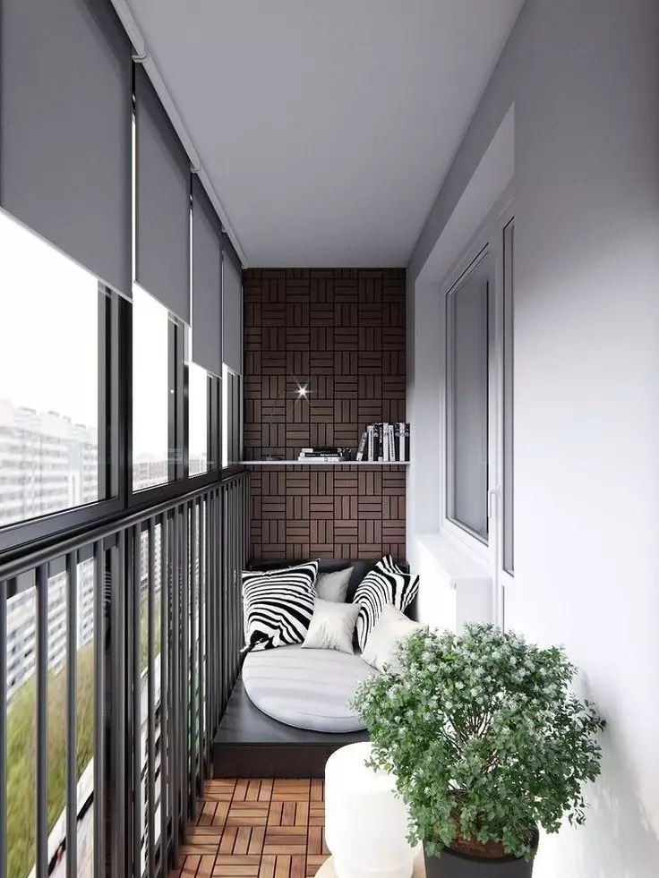Малку балкон дизајн (96 фотографии): Како да им овозможат на внатрешноста на балконот во станот? Идеите на мал балкон завршуваат внатре. Интересни опции 9987_82