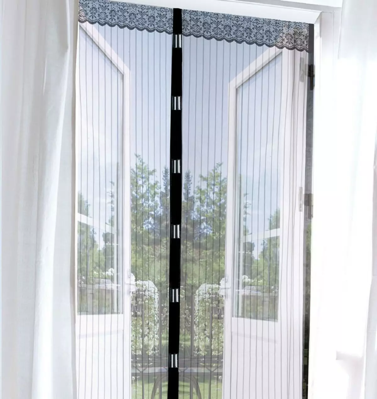 Москітна сітка на балкон: особливості антимоскітної сітки, види сітчастих протимоскітні дверей від комарів 9988_8